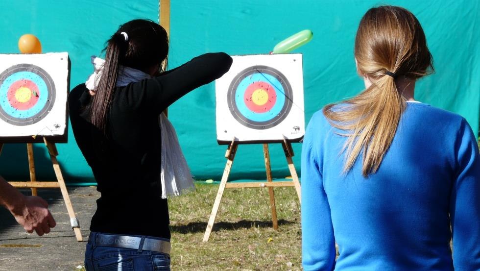 Two girls archery, © Sven-Erik Muskulus