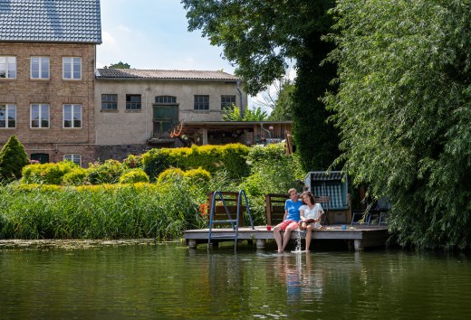 Country vacation in the Mecklenburg Lake District: Relax in nature - the house at the Gadowsee in Comthurey even has its own bathing jetty., © TMV/Tiemann