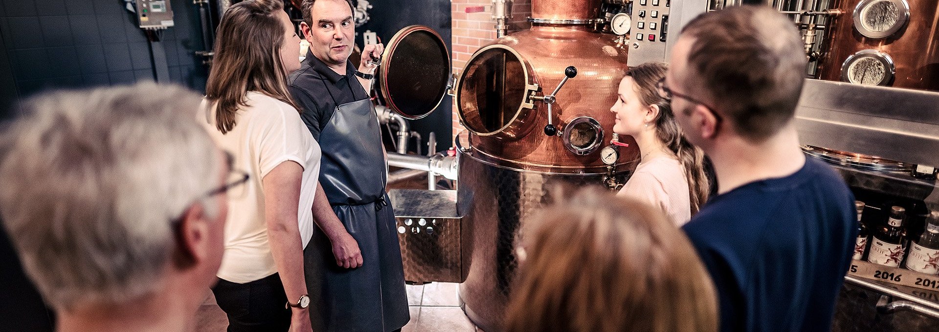 During regular guided tours, participants learn everything they need to know about the artisanal production of Störtebeker single malt whiskies., © Störtebeker Brennerei GmbH