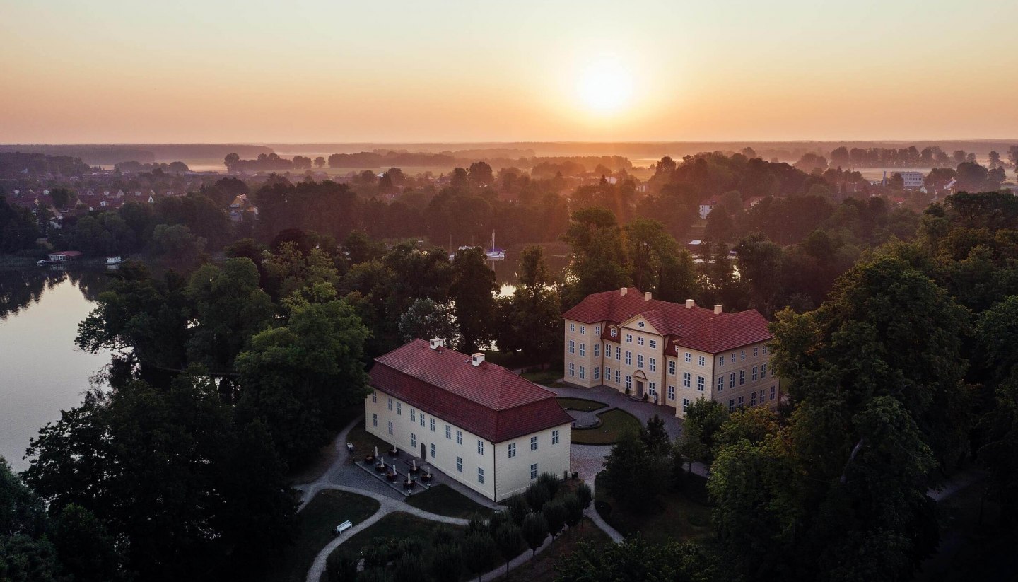 Mirow Castle at sunrise, © TMV/Gänsike