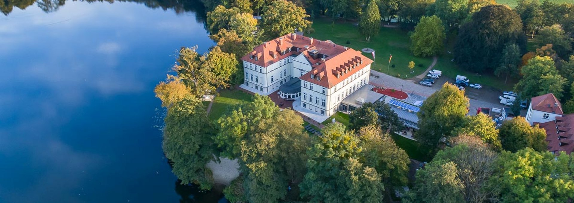 Schorssow lakeside castle with plenty of open space, © Seeschloss Schorssow