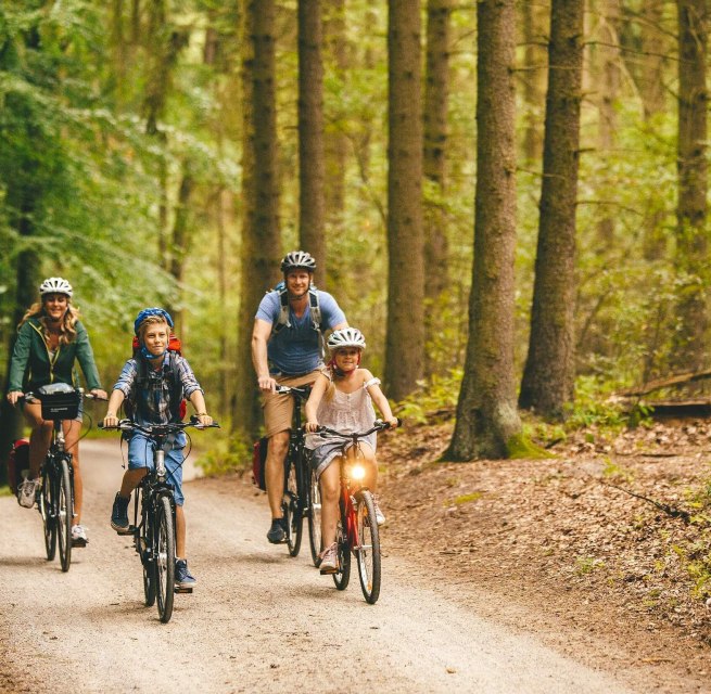 Family outing by bike, © TMV/Roth