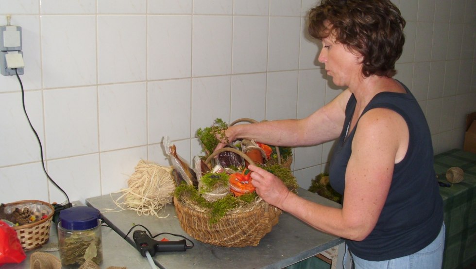 Gift baskets with products of the farm, © Bischoff