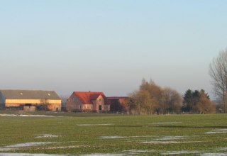 The goose farm is located on the eastern edge of the village of Ladenthin. The two large baking and fieldstone barns are impossible to miss., © Grüner Gänsehof