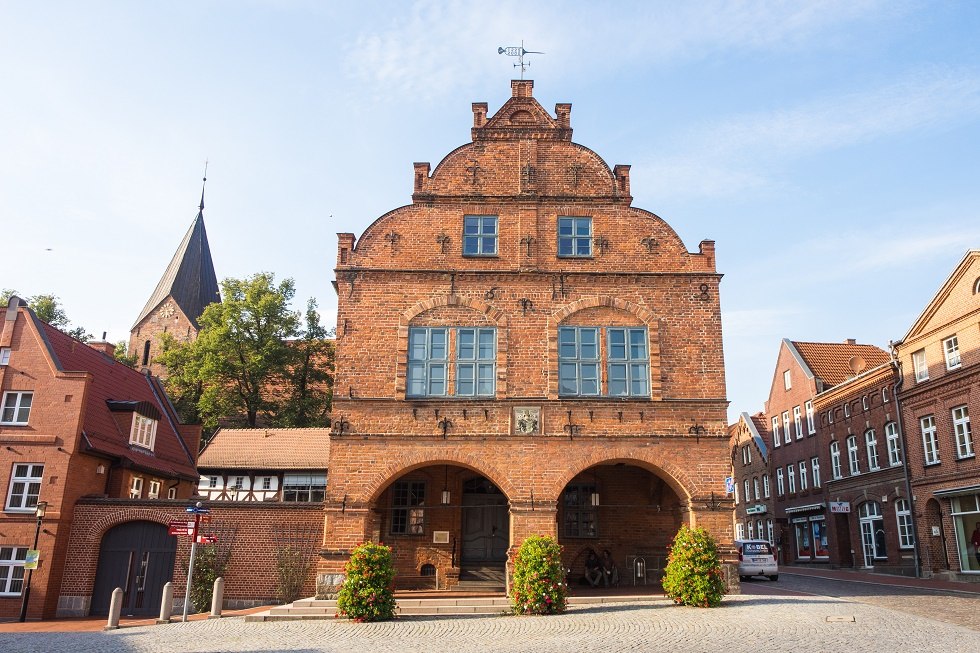 The town hall was built in the 14th century., © Frank Burger