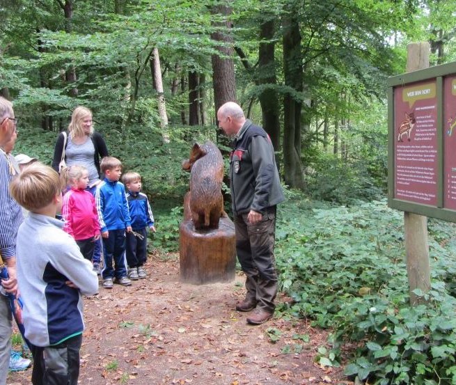 Families go in search of clues on the Dargun forest adventure trail, © Stadtinformation Dargun