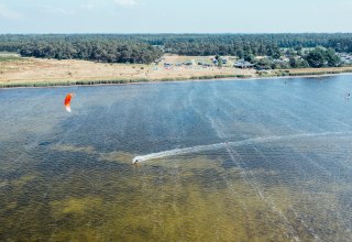 Kitesurfing on Ummanz in front of Suhrendorf, © TMV/Gänsicke