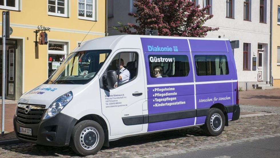 Wheelchair transport is also possible in the spacious vehicles., © Jörn Lehmann Photograph