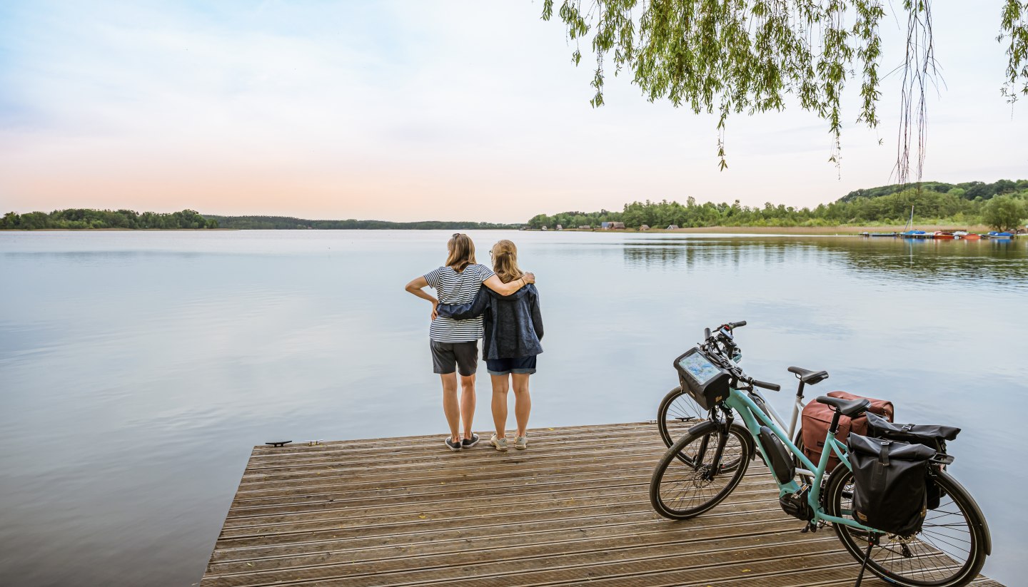 Cycling along the Berlin-Copenhagen long-distance cycle path by Lake Krakow