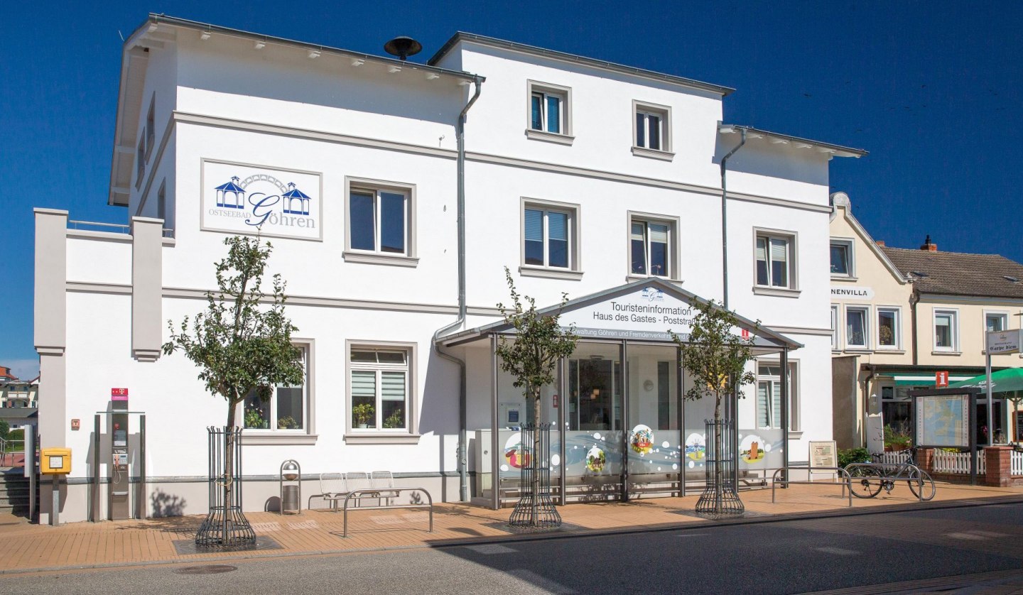 Exterior view of the tourist information in the Haus des Gastes in the Baltic resort Göhren, © KV Göhren/Stoever