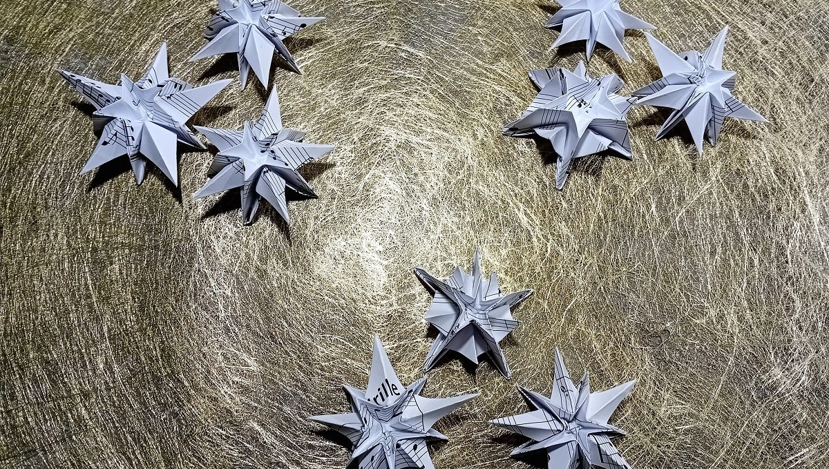 Musical stars on a golden background, © LHS/Christina Lüdicke